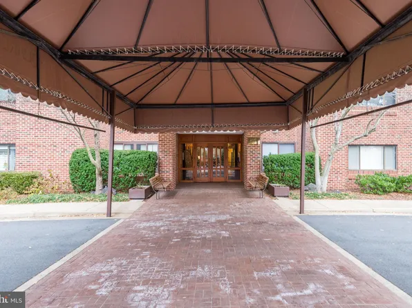 11500 Fairway Dr APT 206, Reston, VA 20190