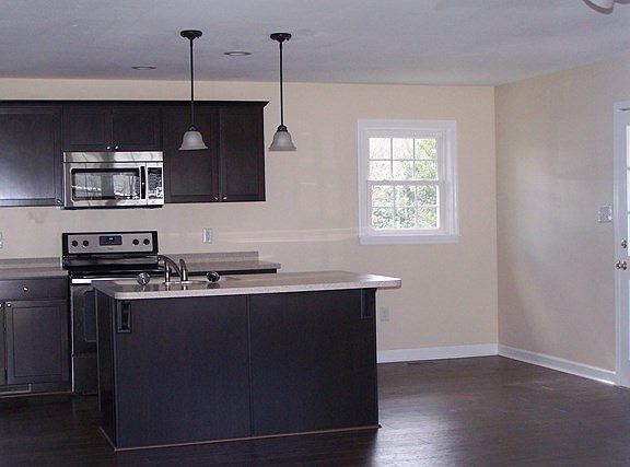 3rd image of 1301 Johnston St