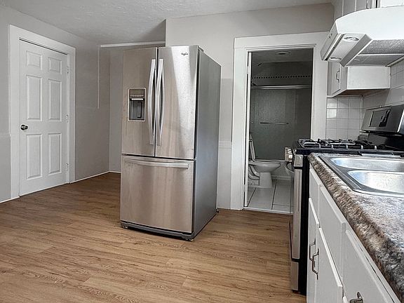 3rd image of 92 2nd St Floor 1