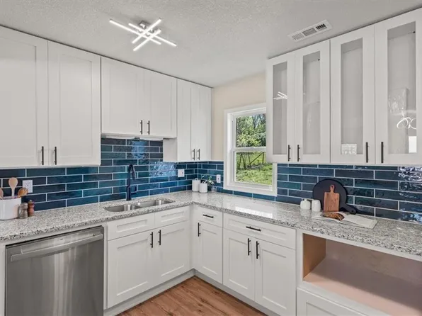 17218 Monte Verde Dr, Belton, MO 64012