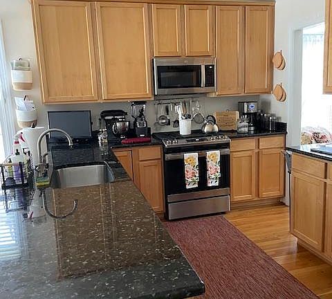3rd image of 925 Edgewater Cir