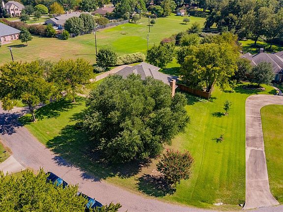 5th image of 3406 Montclaire Dr