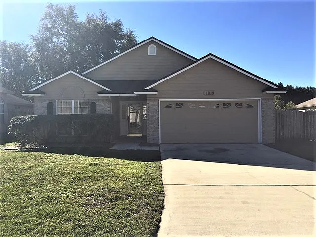 1819 Harbor Island Dr — Photo 1