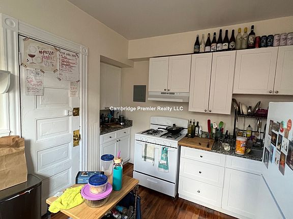 4th image of 881 Massachusetts Ave #17