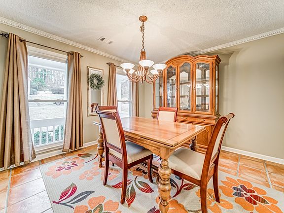 3rd image of 1214 Parkwood Chase NW
