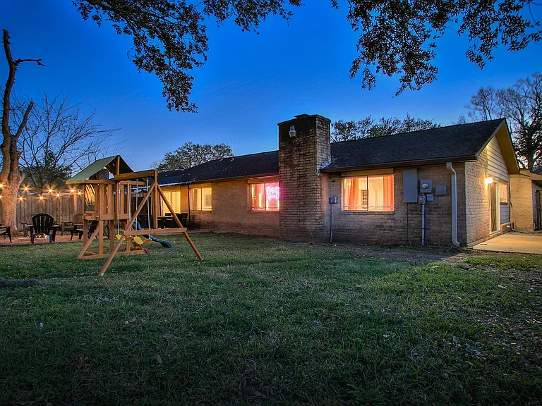16911 Hibiscus Ln — Photo 36