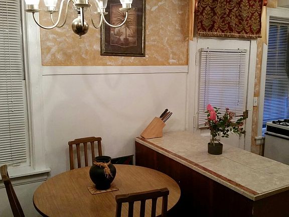 3rd image of 4821 W Montrose Ave
