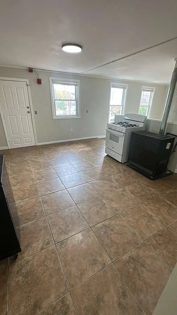 Building Photo - 133 Brook St #2L