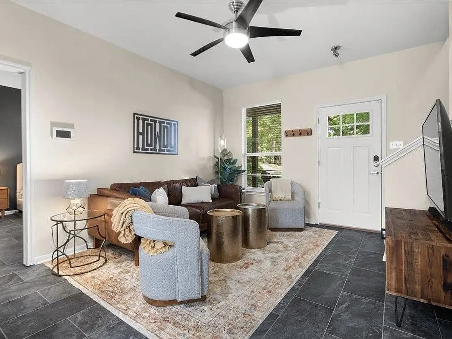 4806 Mendoza Dr — Photo 4