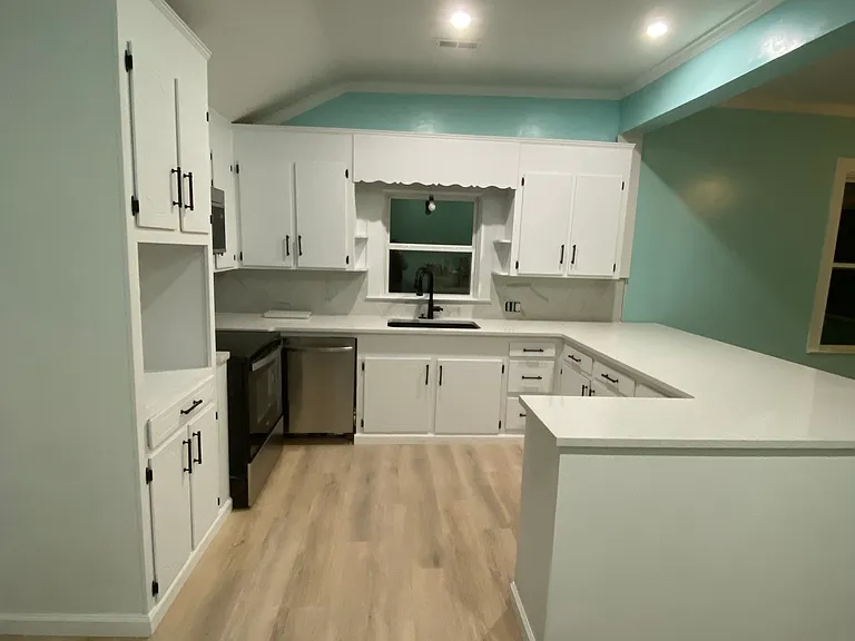 15 N Hammett St — Photo 2