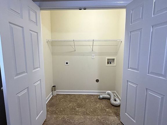 5th image of 110 Ashwood Dr