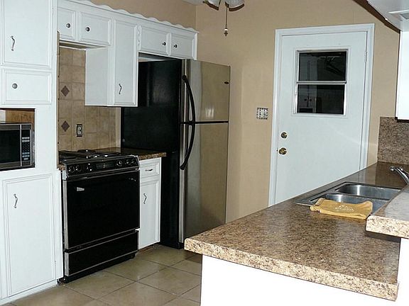 3rd image of 3012 Del Monte Ave