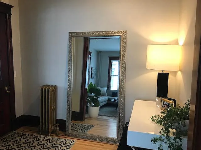 Building Photo - 809 University Ave NE #2