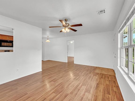 5th image of 4419 Pecan St