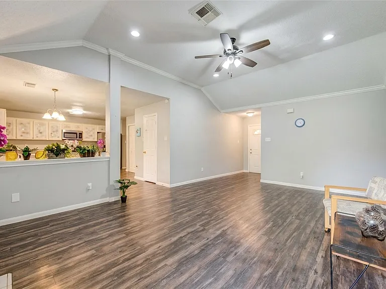 7302 Greenwood Point Dr — Photo 12