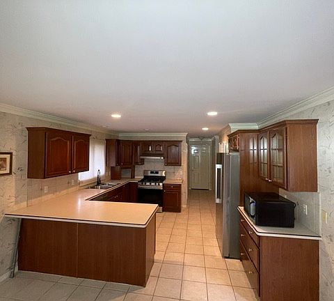 3rd image of 16193 Darlene Dr