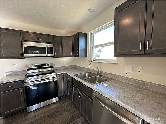 3rd image of 84 Meadowgate Ct