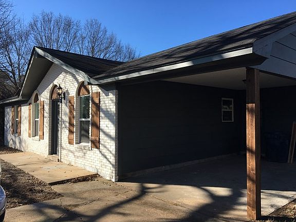 2nd image of 406 N Dogwood Cv