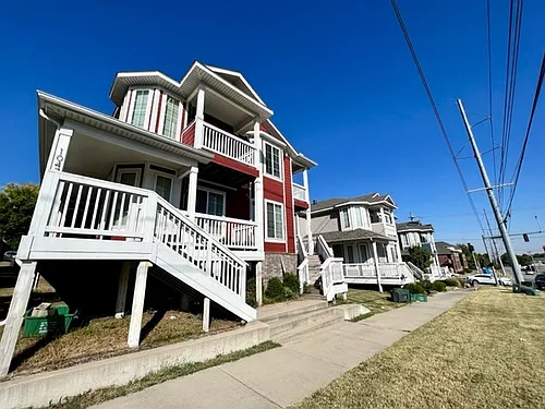 1049 N Leverett Ave Photo 1