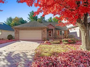 407 Woodfield Dr, Green Bay, WI 54313