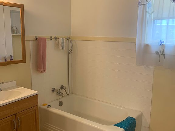 2nd image of 15502 Lucknow Ave