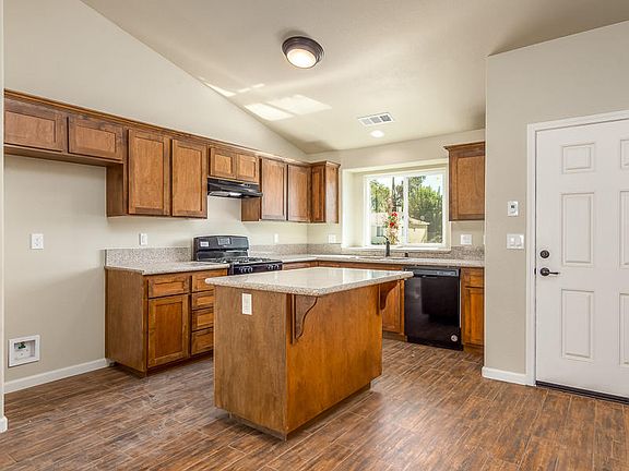 4th image of 1010 W Harold Ave
