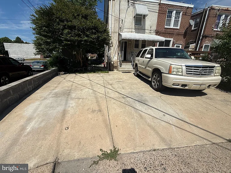 300 Devereaux Ave — Photo 22