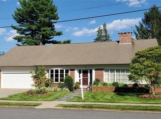 16 Dorset Rd, Pawtucket, RI 02860