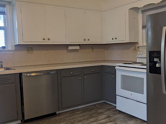 4th image of 921 W Market St