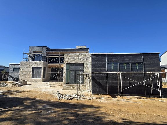 2nd image of 300 Shady Oaks Dr