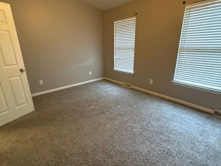 317 Bainbridge Dr #N — Photo 16