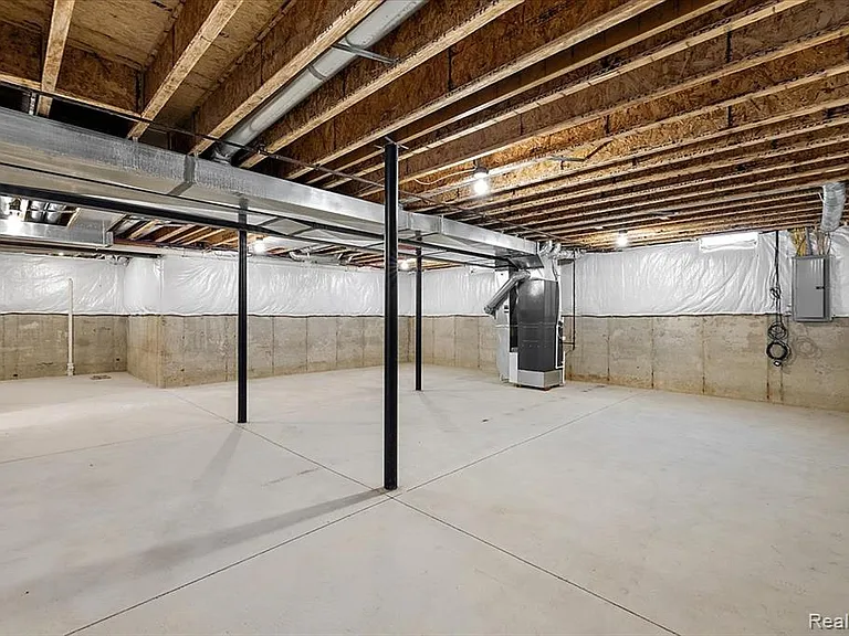 2911 Walsh Dr — Photo 48