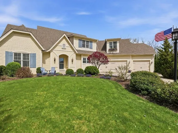 13015 W Winterberry WAY, New Berlin, WI 53151