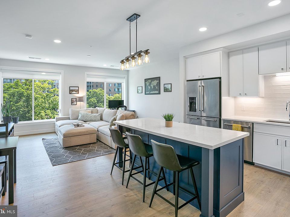 1st image of 635 Slaters Ln #105