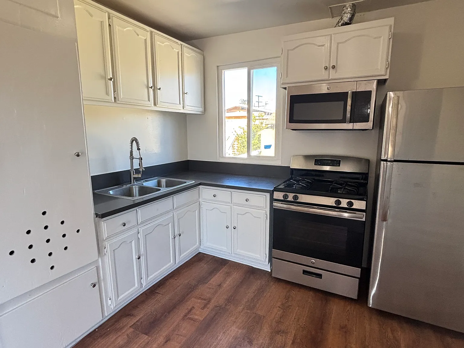 1513 W 28th St — Photo 3