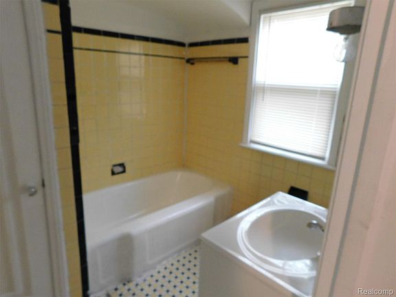 5th image of 15443 Troester St