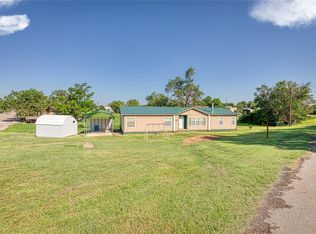 260 S Schley Ave, Leedey, OK 73654