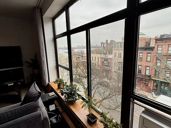 4th image of 130 Barrow St APT 414