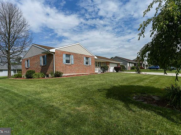 3rd image of 15 Glenwood Dr #L-0090