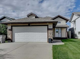 42 NE Pinnacle Xing, Grande Prairie, AB T8W2X3