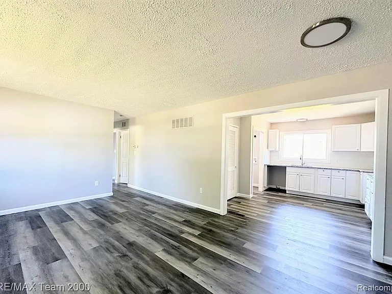 316 Lytle Pl — Photo 6