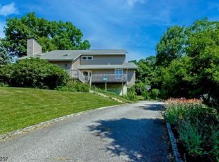 17 Braemar Ct, Andover, NJ 07821