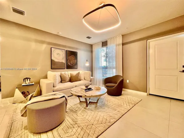 610 NE 2nd St #301, Dania Beach, FL 33004