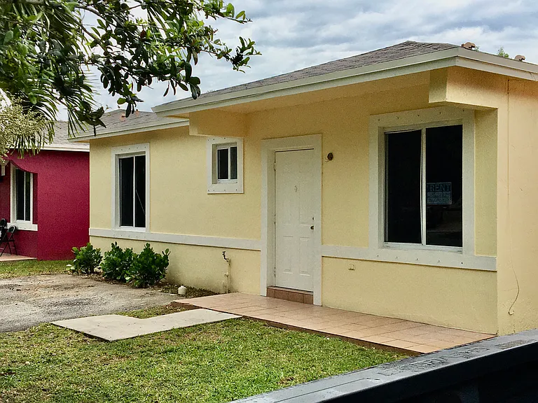 1615 SW 3rd Ct — Photo 2