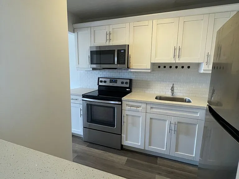 220 SW 17th Ct — Photo 13