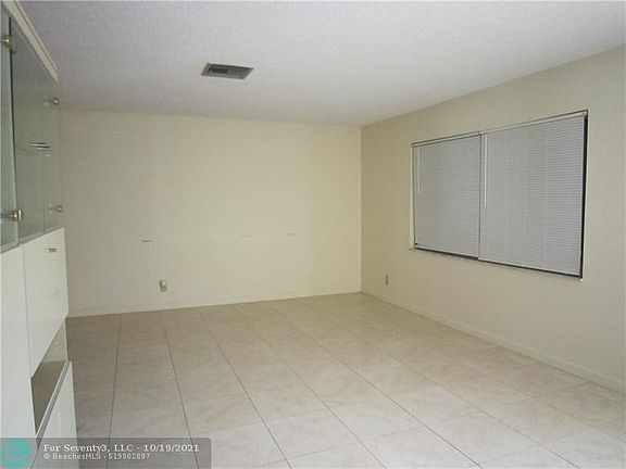 4th image of 1508 SW 18th Dr