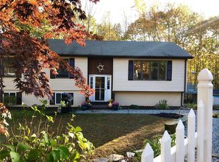 67 Stubtown Rd, Hope Valley, RI 02832