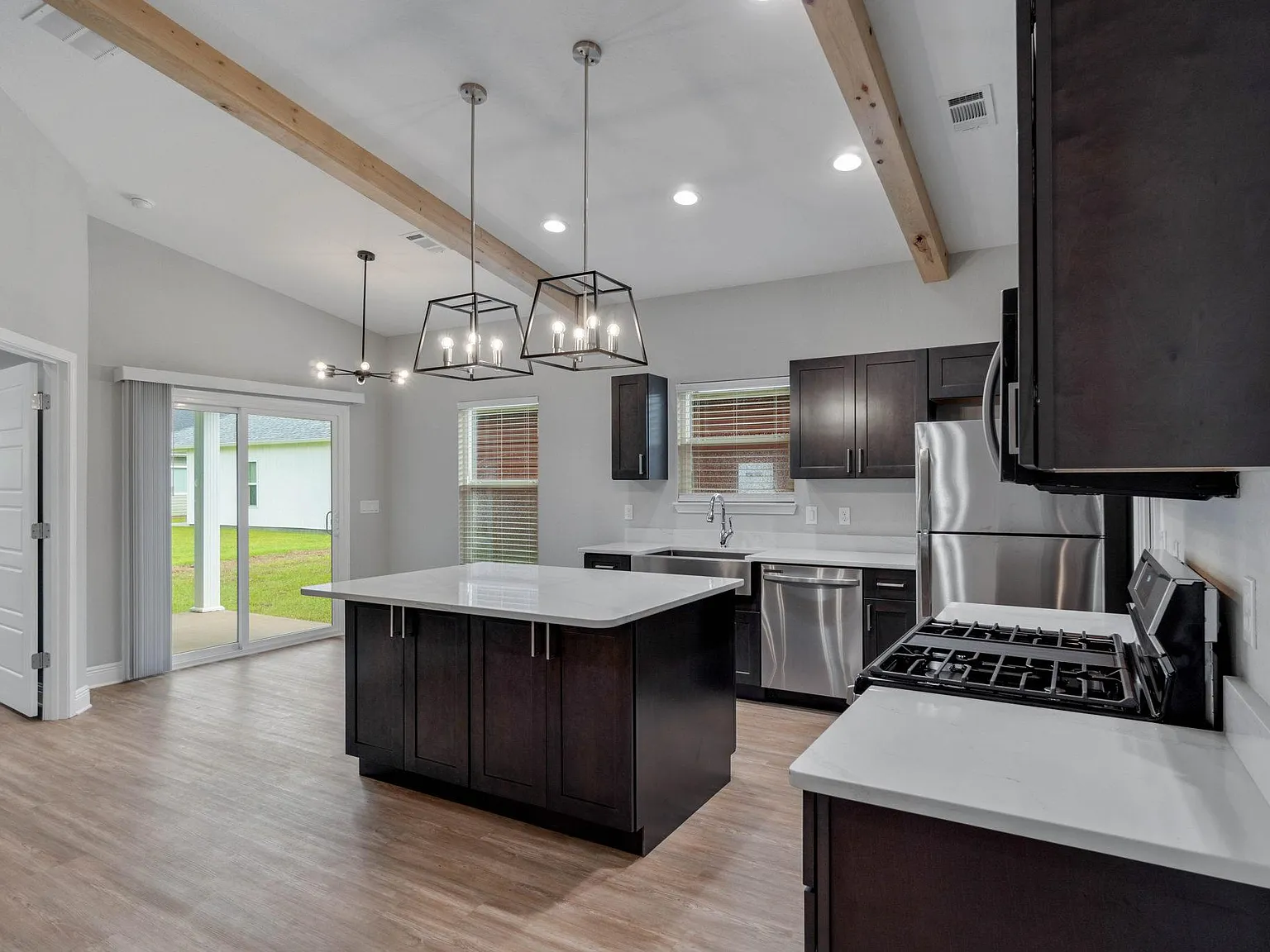 3 bed, $2,150 — Photo 1