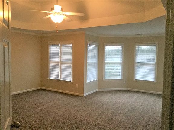 5th image of 804 Golden Wood Trce