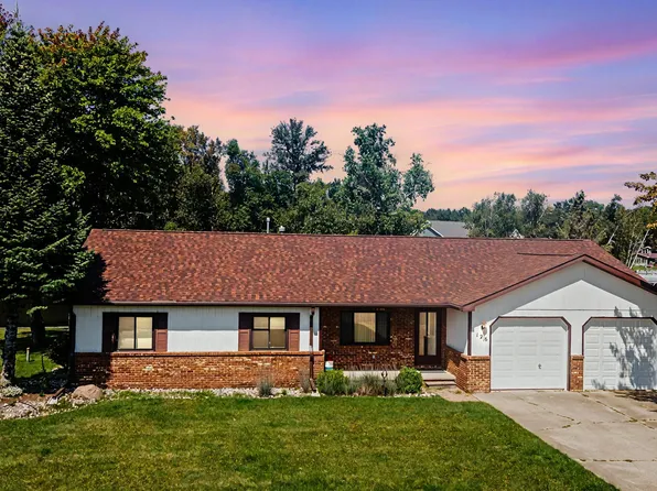 126 Bryan J Dr, Houghton Lake, MI 48629